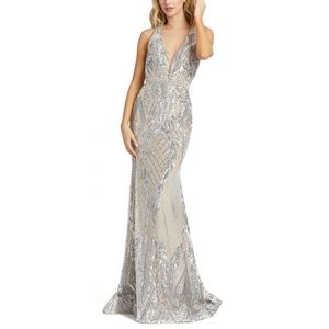 NEW Mac Duggal 67327 Sequin Beading Plunge Neck Open Back Gown Size 2